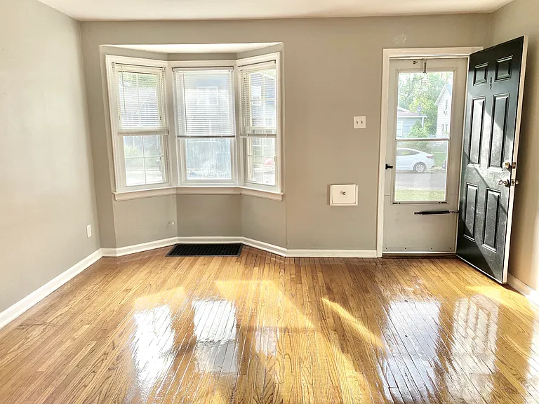 4913 Winthrop Ave — Photo 2