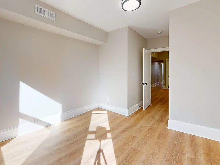 205 Chelsea St #2 — Photo 16