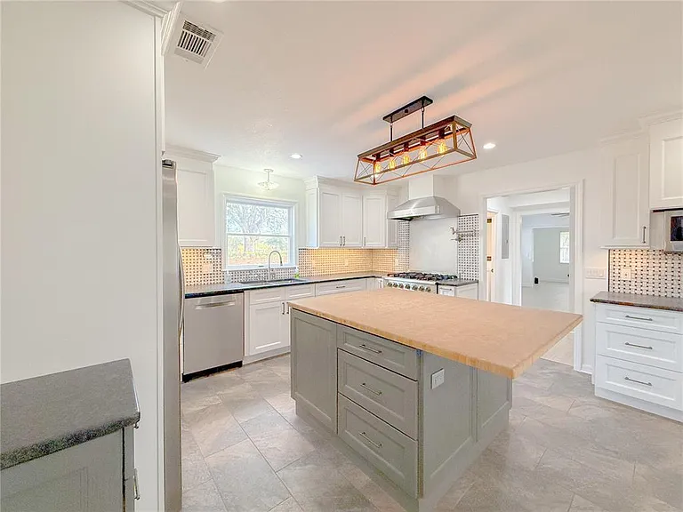 2827 Sanctuary Ln — Photo 16