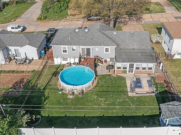 3rd image of 9544 Cantwell Dr