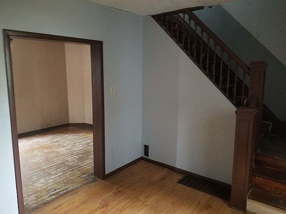 3rd image of 671 Hopocan Ave