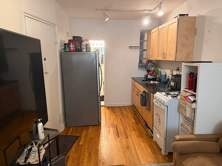 217 E 89th St #1A — Photo 4