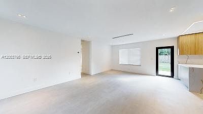 4th image of 830 NE 171st St