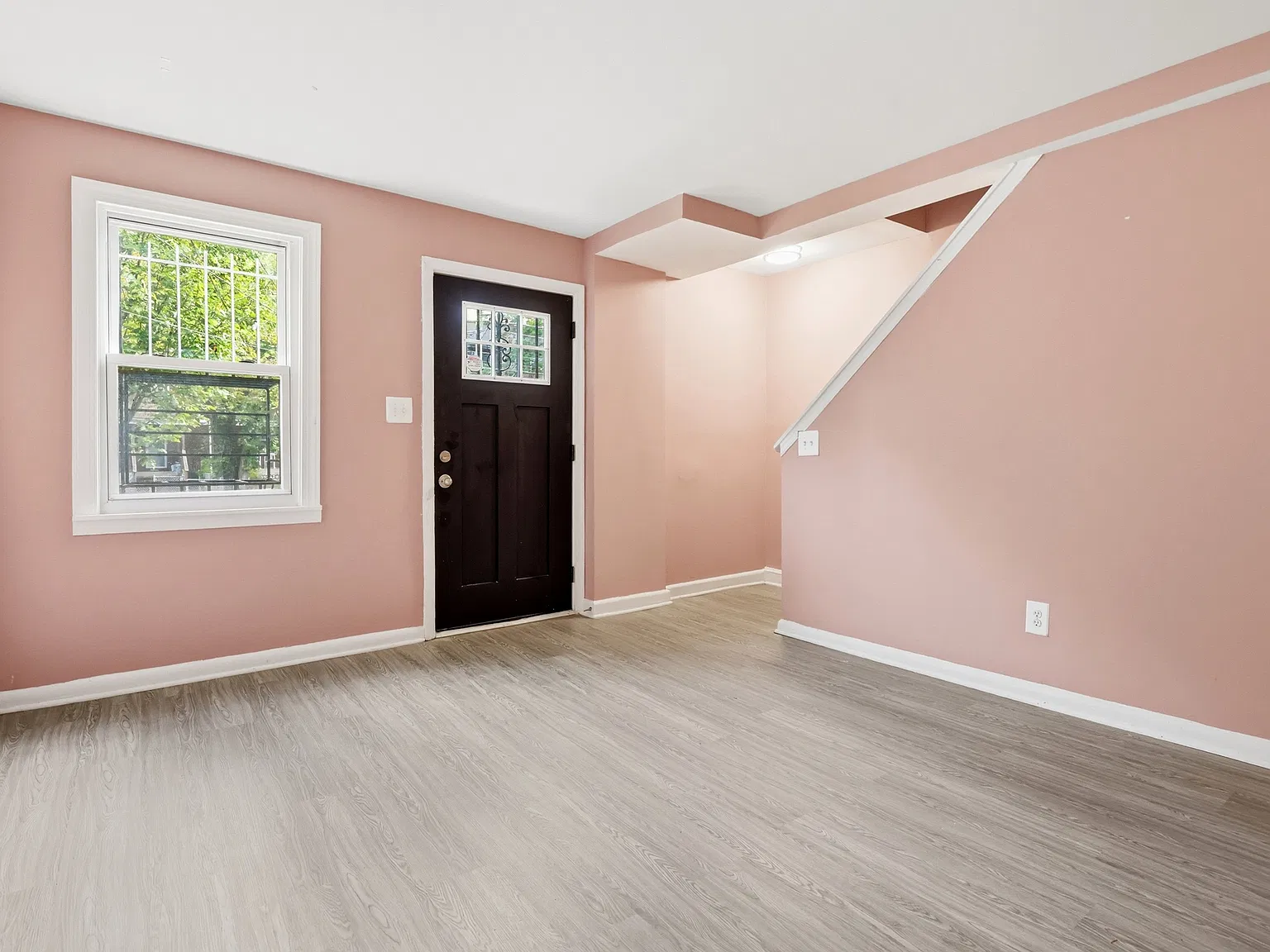 4 bed, 1184 sqft, $4,400 — Photo 4