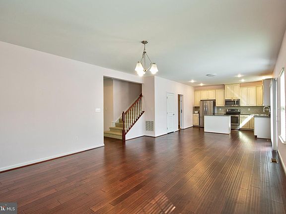 4th image of 535 Hartley Way