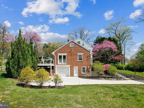 1305 Key Dr, Alexandria, VA 22302