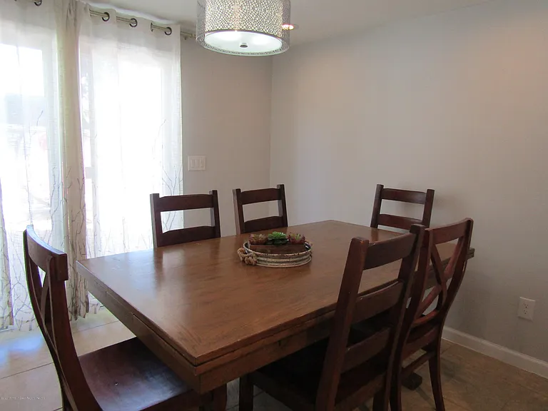 1726 Melrose Ave — Photo 15
