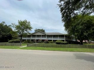 515 3rd St APT 13, Bay Saint Louis, MS 39520