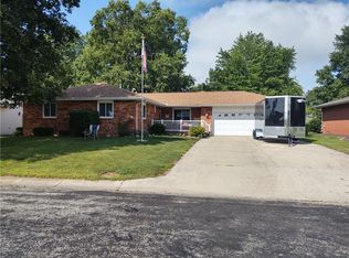 17 Eastlawn Dr, Sullivan, IL 61951