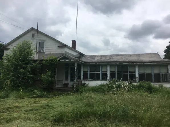 37 Market St, Corry, PA 16407