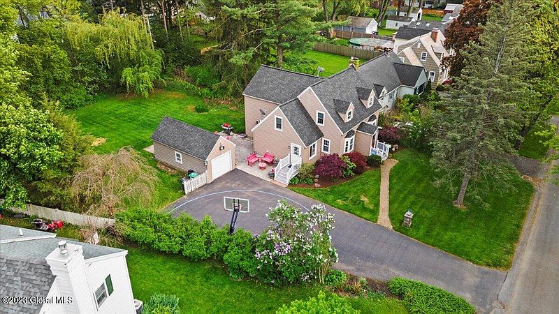 2nd image of 1532 Valencia Road