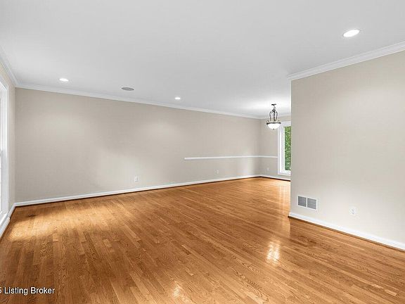 3rd image of 2417 Ashwood Dr