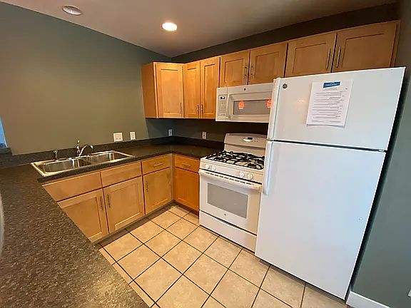5th image of 827 Benson Ave NE APT C