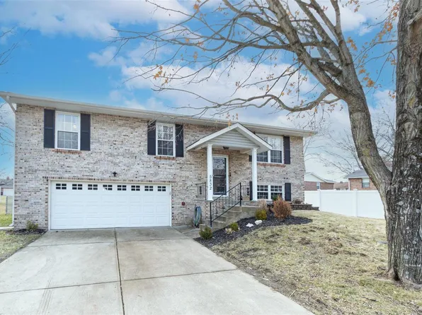 5832 Blackberry Dr, Imperial, MO 63052