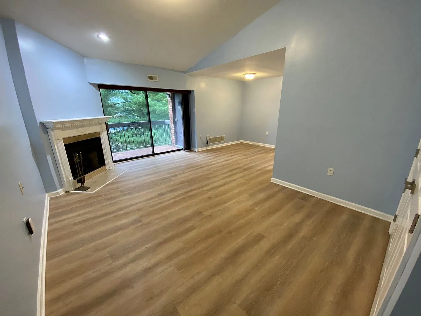 Top floor condo available Soon in Sun Valley! — Photo 2