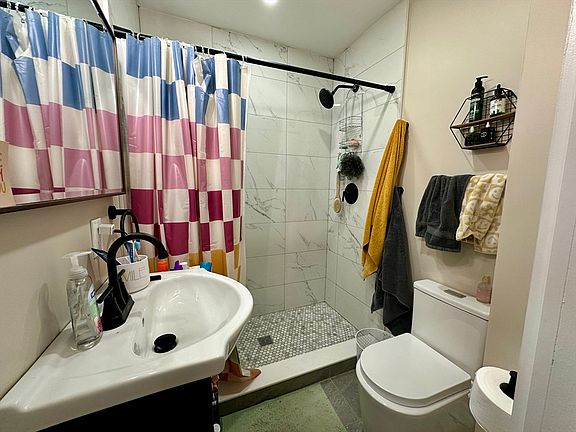 4th image of 4 Chesterton St APT 1