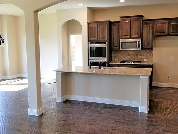 4th image of 4402 Juniper Ln