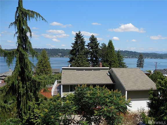 2nd image of 3947 W Lake Sammamish Pkwy SE
