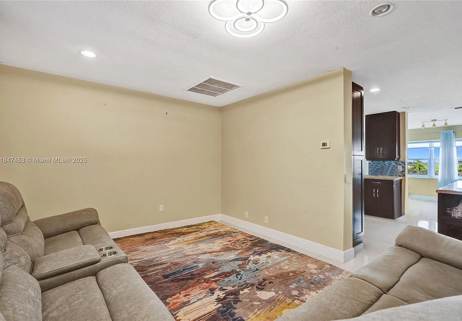 3 bed, 1700 sqft, $2,300 — Photo 4