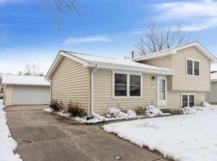 612 NE 9th St, Grimes, IA 50111