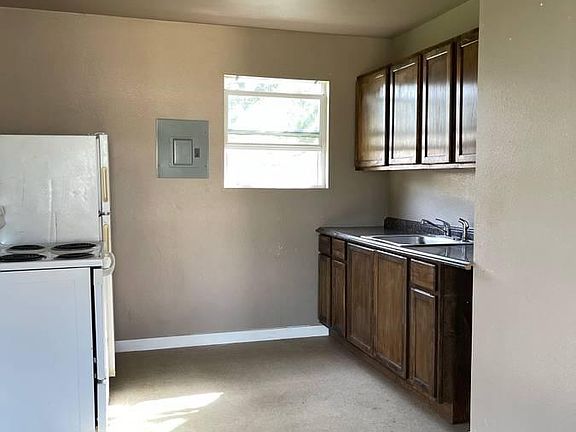 5th image of 223 Zimmerman Ave