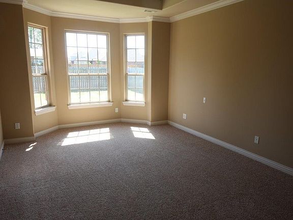 5th image of 2004 SW Pinoak Ave