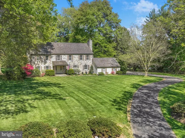 7 Locust Ln, Rose Valley, PA 19086