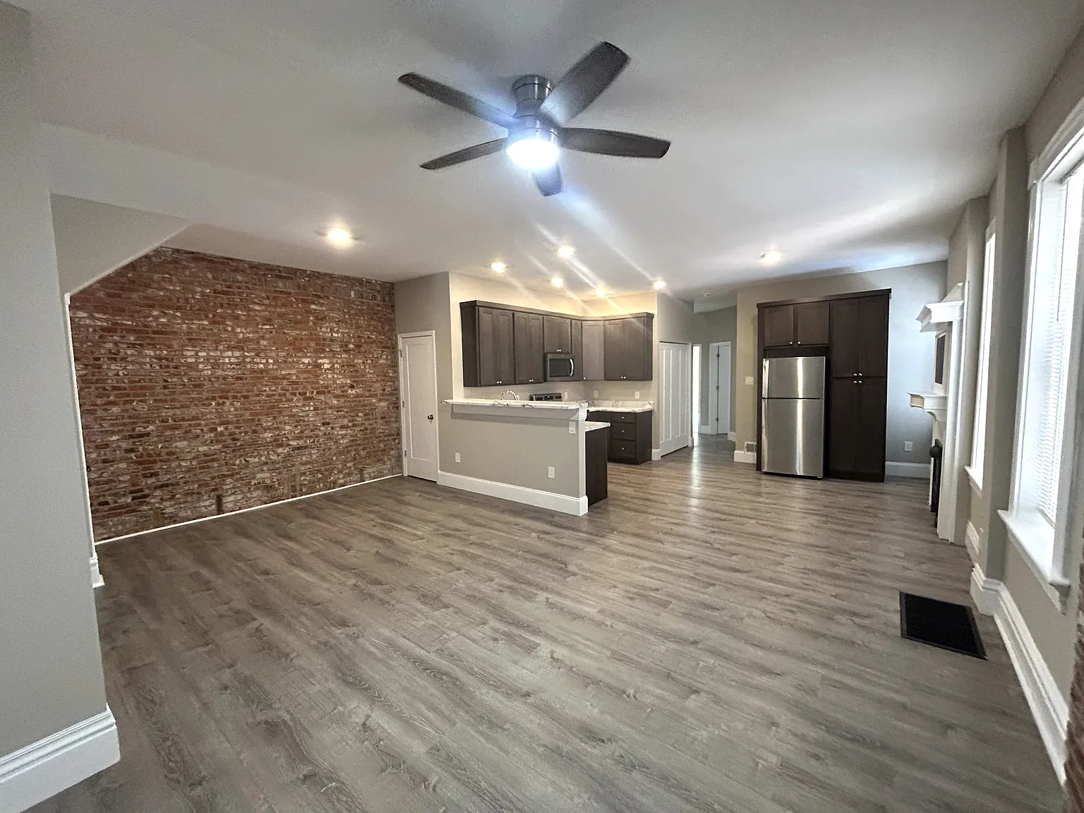 3 bed, 2.5 bath, 1250 sqft, $2,300 — Photo 4