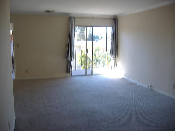 3rd image of 705 Westmount Dr APT 304