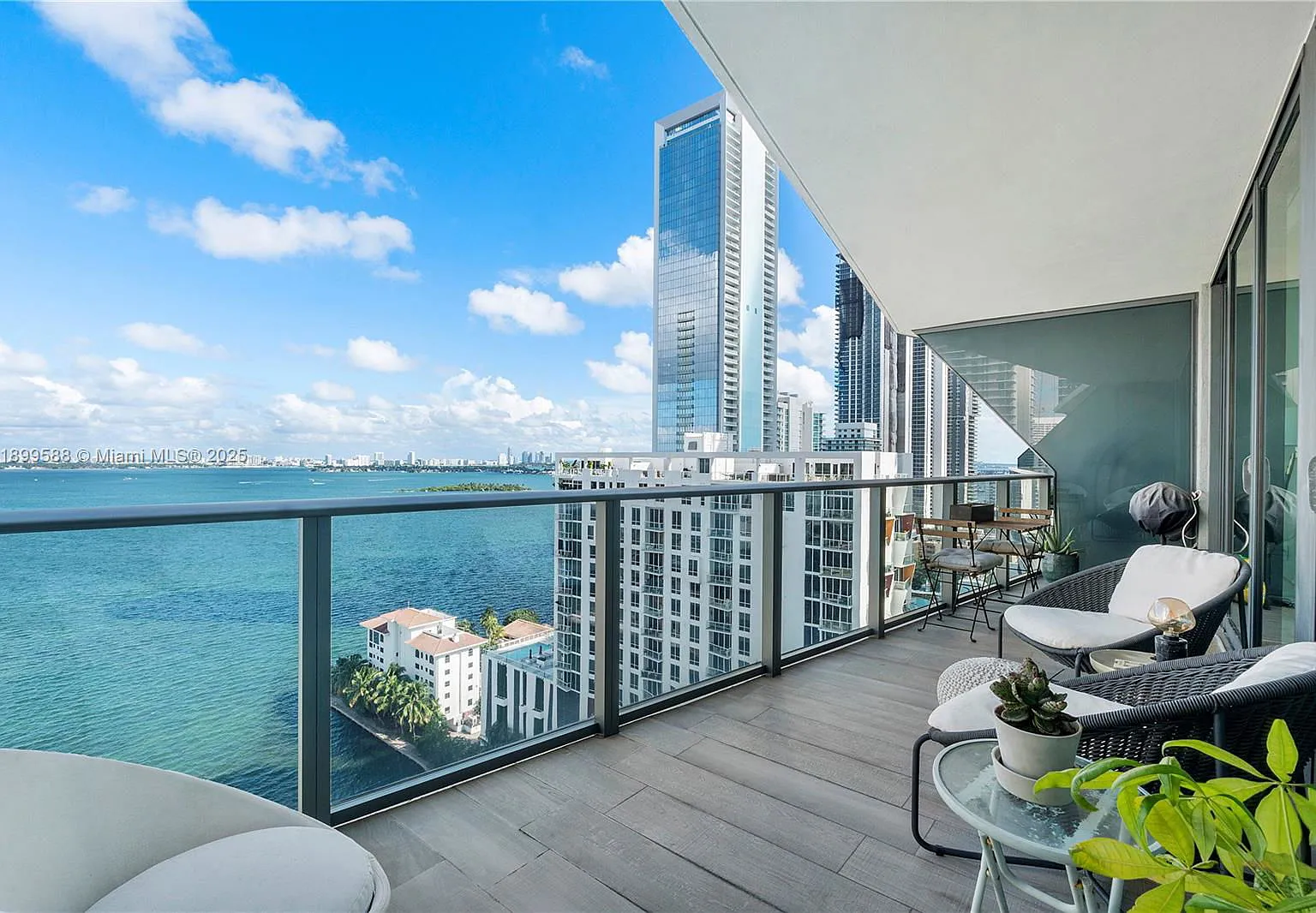 2 bed, 2.0 bath, 1107 sqft, $4,800 — Photo 1