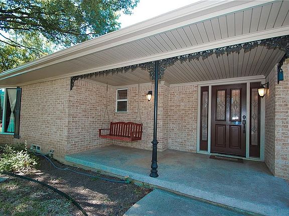 3rd image of 2704 Rockbrook Dr