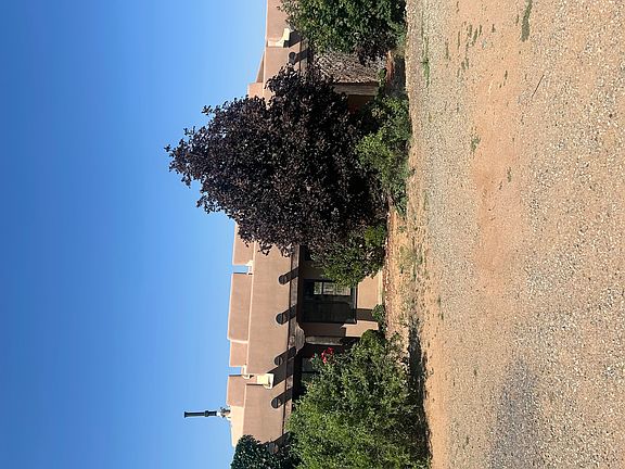 Excuse the angle
Look at the front of the house