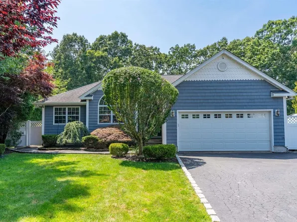 202 Hawthorne Street, Mastic, NY 11950