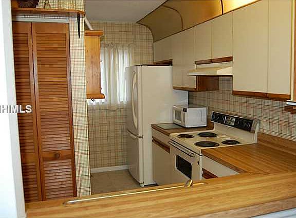 5th image of 96 Mathews Dr APT 210