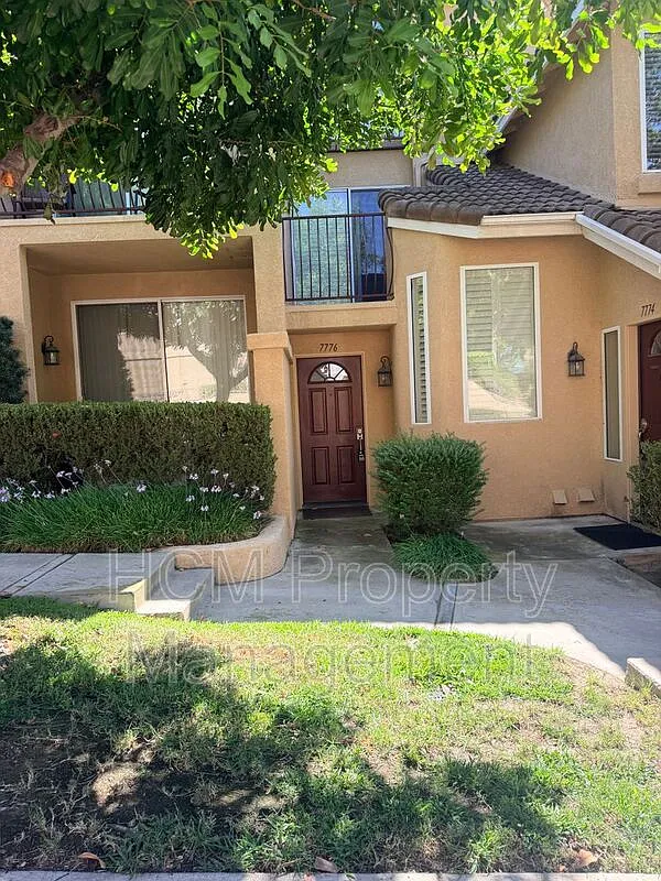 1 bed, 1.5 bath, 865 sqft, $3,150 — Photo 2