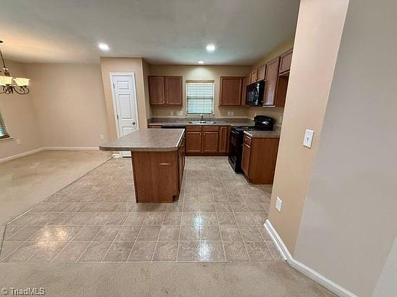 3rd image of 3623 Whitworth Dr