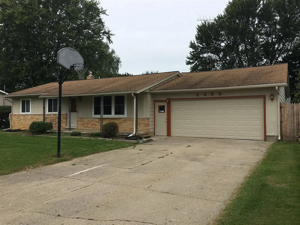 5458 Westchester Dr photo 1