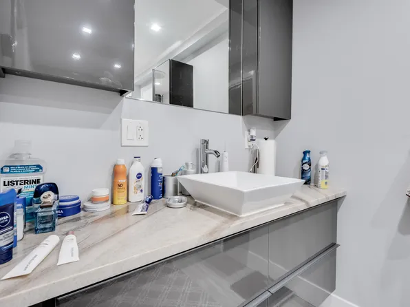 2020 Bleecker Street image 26 of 35