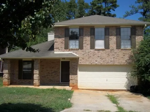 4051 Creek Station Ln, Stone Mountain, GA 30083