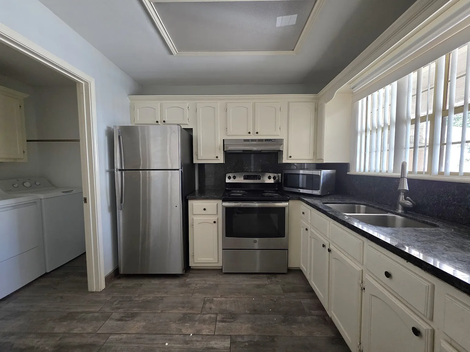 3001 Ashley Place - 3011 — Photo 4
