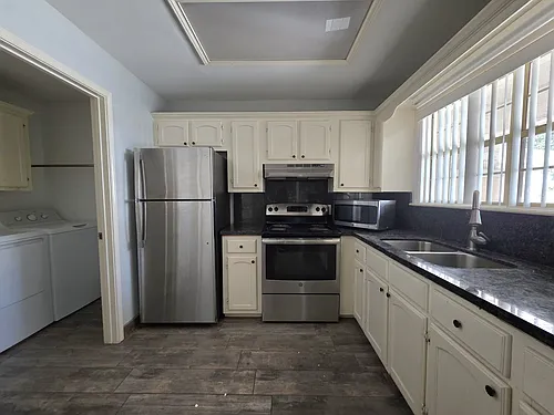 3001 Ashley Pl Photo 1