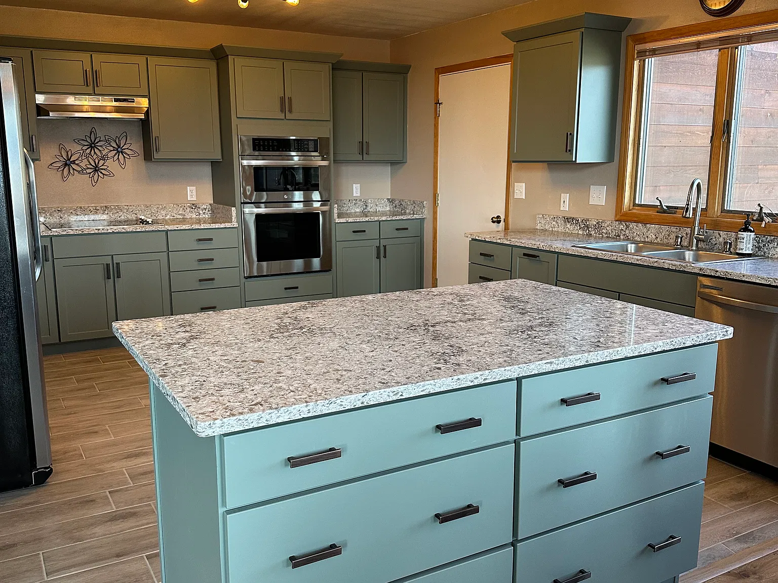 4 bed, 3634 sqft, $4,000 — Photo 3