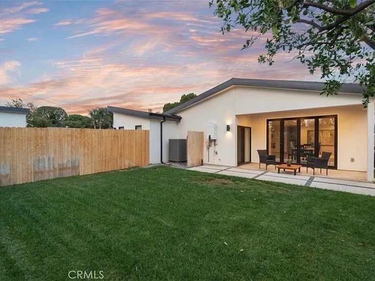 7717 Jamieson Ave — Photo 18
