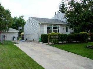 3218 Lantern Dr, Oregon, OH 43616