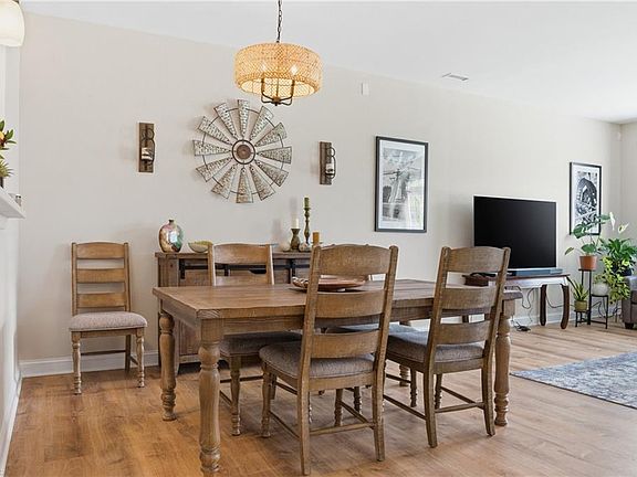 4th image of 4589 Leamore Square Rd