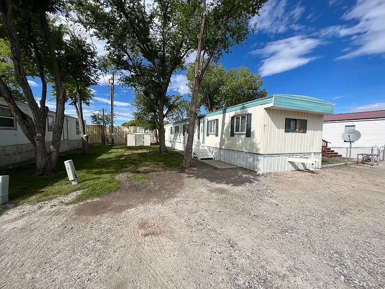 300 Linda Lee St — Photo 3