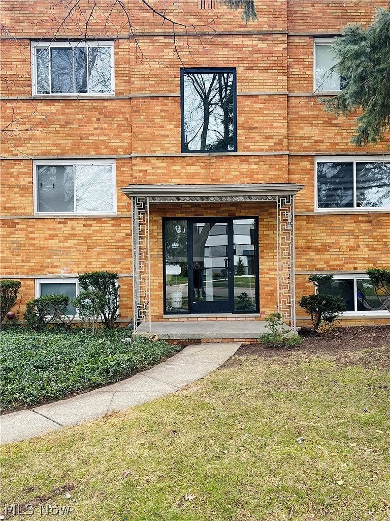 2 bed, 800 sqft, $1,500 — Photo 2