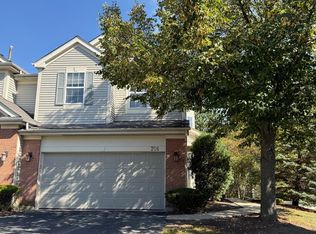 701 Creekside Cir, Gurnee, IL 60031