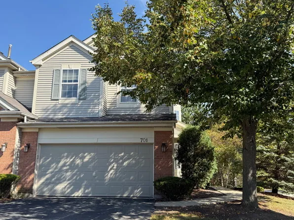 701 Creekside Cir, Gurnee, IL 60031