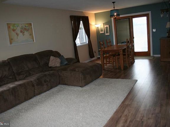 3rd image of 328 Greybull Dr